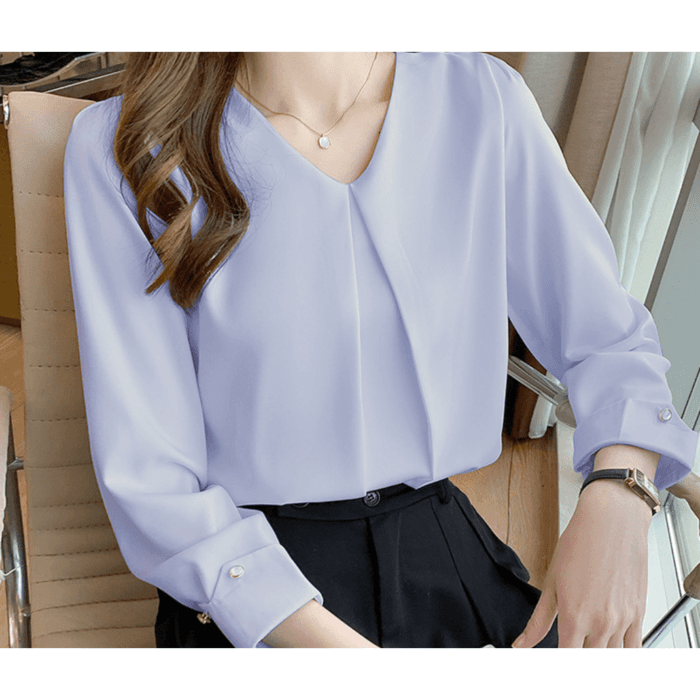 骨格ナチュラルノーカラーブラウス