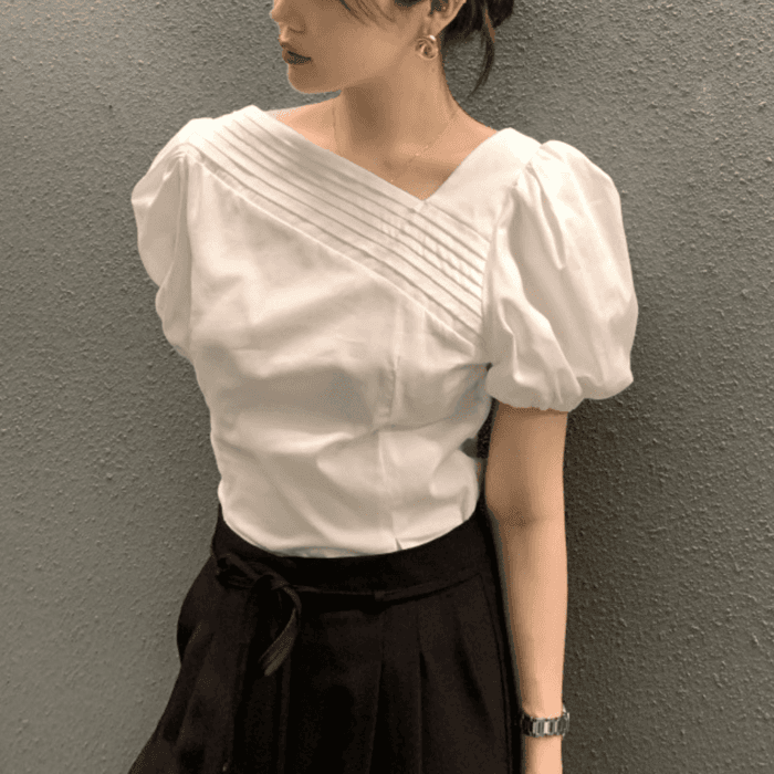 骨格ナチュラルフロントタックパフスリーブブラウス