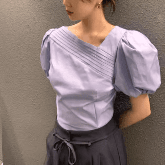 骨格ナチュラルフロントタックパフスリーブブラウス