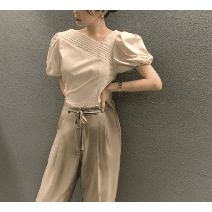 骨格ナチュラルフロントタックパフスリーブブラウス