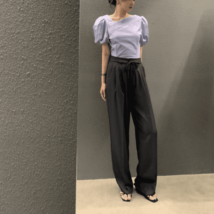 骨格ナチュラルフロントタックパフスリーブブラウス