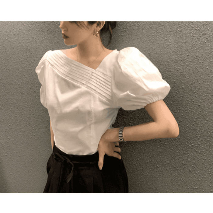 骨格ナチュラルフロントタックパフスリーブブラウス