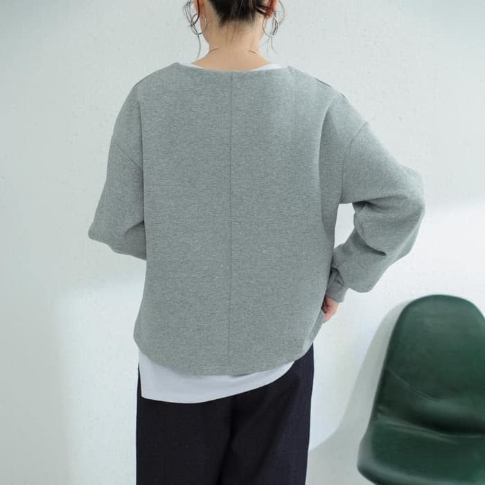 骨格ナチュラルVネックドロップショルダートップス