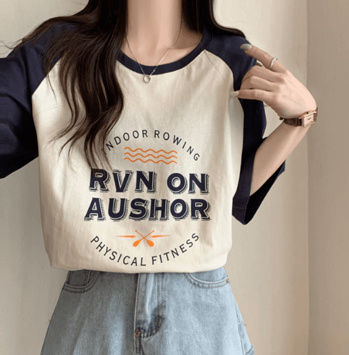 骨格ナチュラル配色ラグランロゴTシャツ