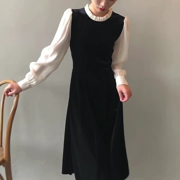 骨格ナチュラルフリルネックベロアワンピース
