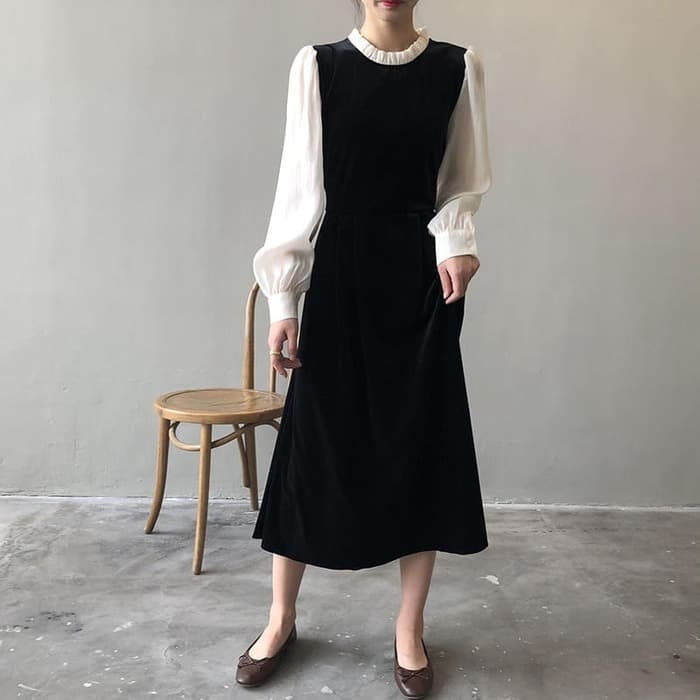 骨格ナチュラルフリルネックベロアワンピース