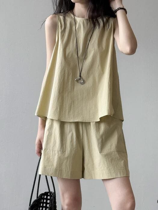 骨格ナチュラルバックレスノースリーブ&ショートパンツ