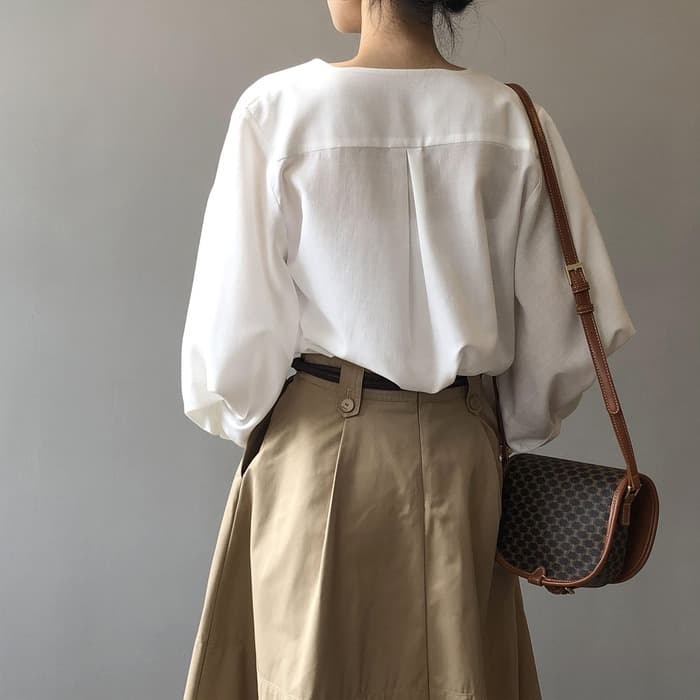 骨格ナチュラルバルーンスリーブブラウス