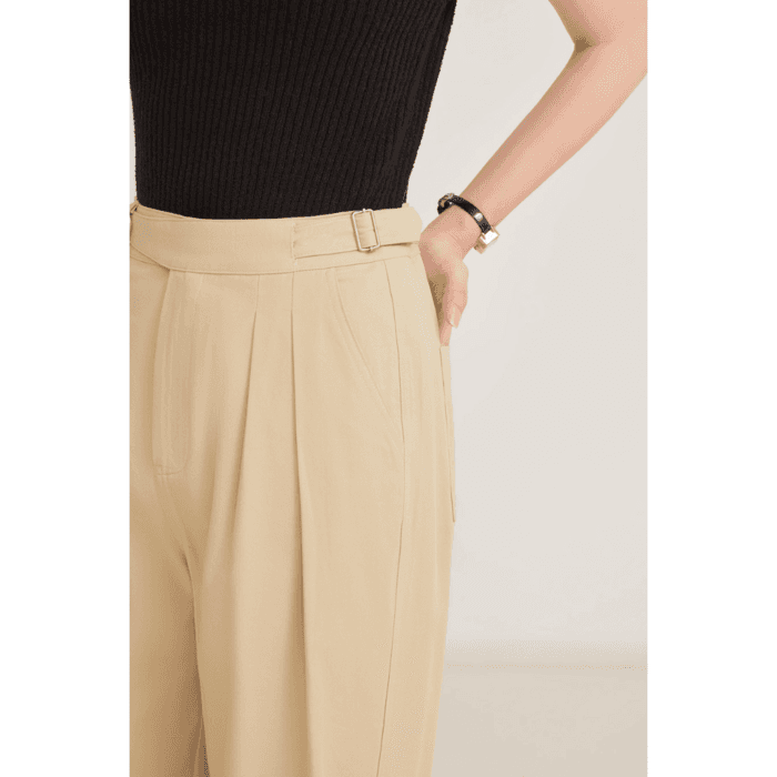 骨格ナチュラルサイド調節ベルト付きストレートパンツ