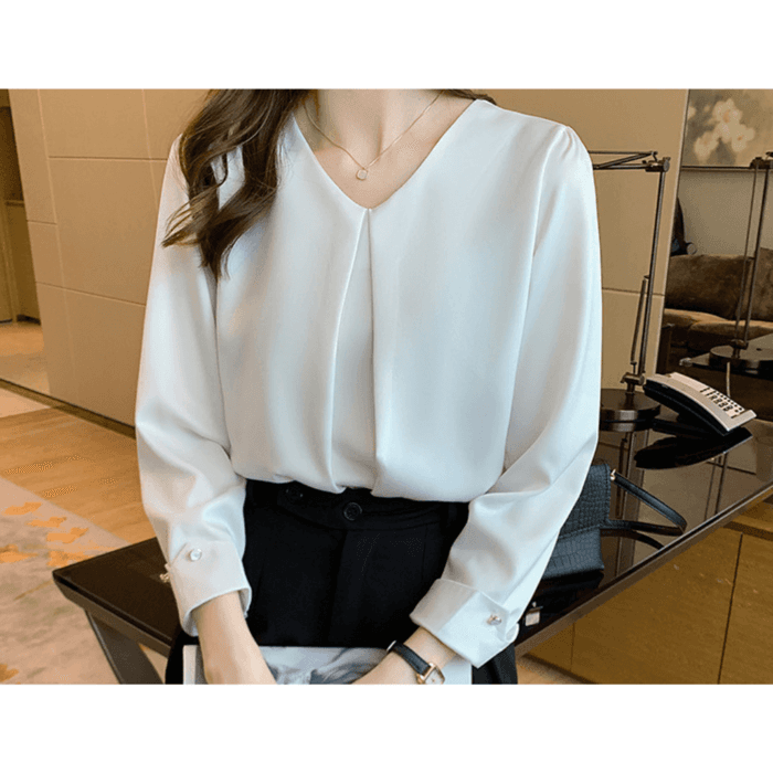 骨格ナチュラルノーカラーブラウス