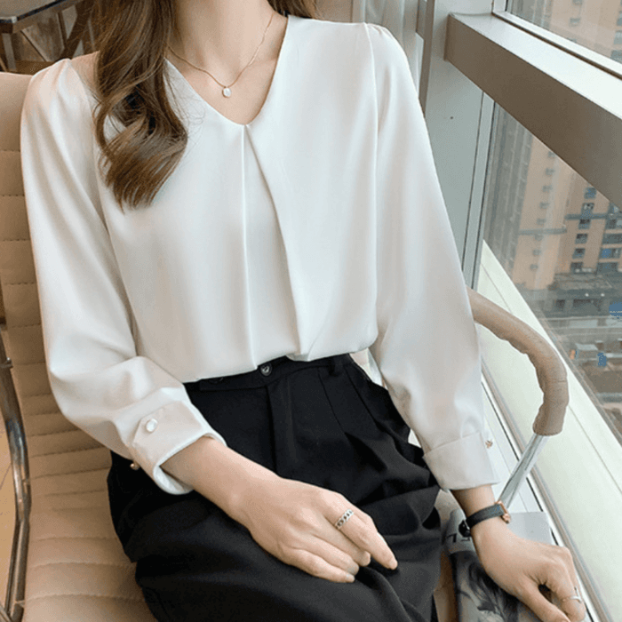 骨格ナチュラルノーカラーブラウス