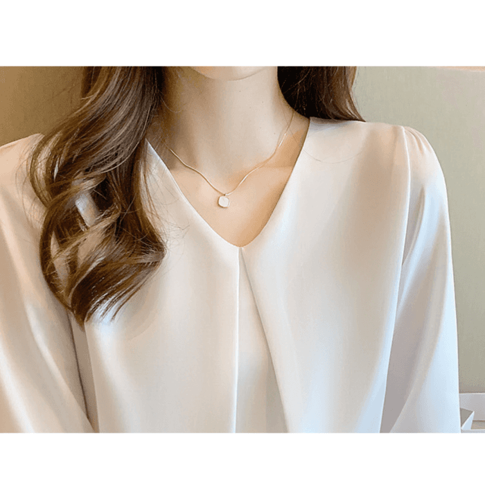 骨格ナチュラルノーカラーブラウス