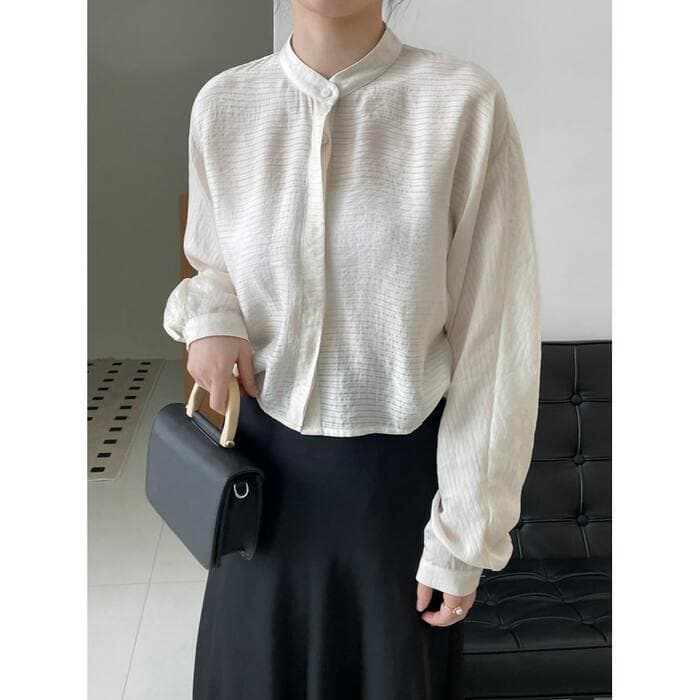 骨格ナチュラルスタンドカラーショート丈ブラウス