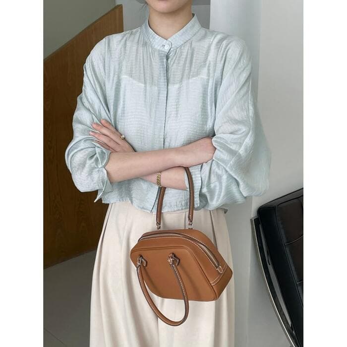 骨格ナチュラルスタンドカラーショート丈ブラウス