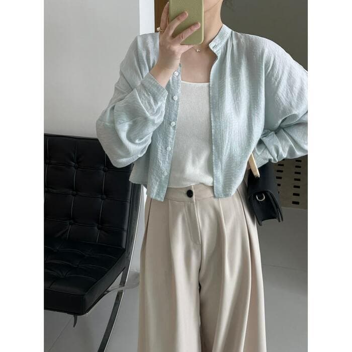 骨格ナチュラルスタンドカラーショート丈ブラウス