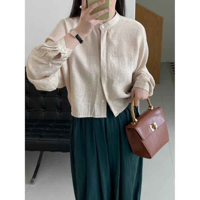 骨格ナチュラルスタンドカラーショート丈ブラウス