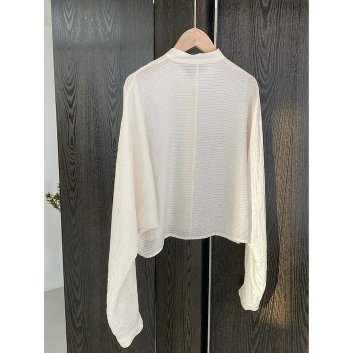 骨格ナチュラルスタンドカラーショート丈ブラウス