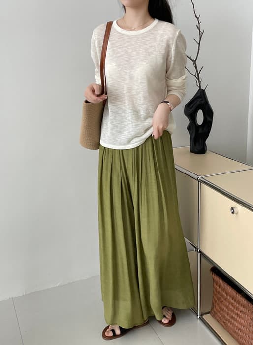 骨格ナチュラルラウンドネックブラウス