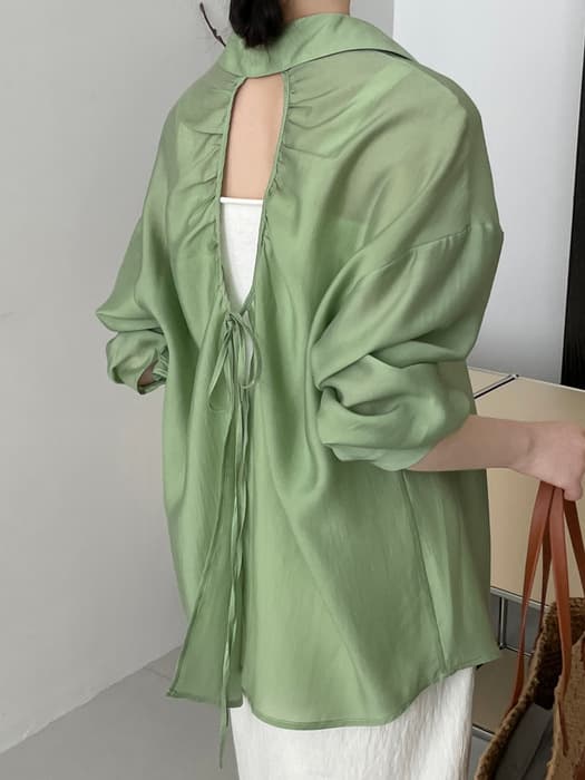 骨格ナチュラルバックオープンシアーシャツ