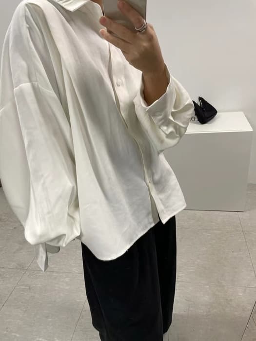 骨格ナチュラルバックプリーツシンプルシャツブラウス
