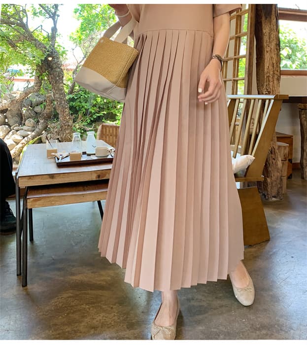 骨格ナチュラルプリーツ半袖ワンピース