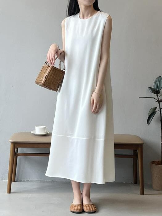 骨格ナチュラルラウンドネックノースリーブワンピース