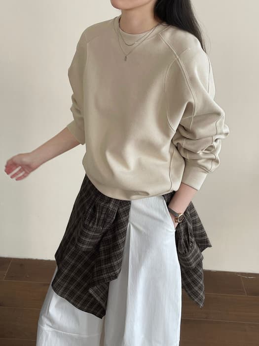 骨格ナチュラルラウンドネックオーバーサイズトップス