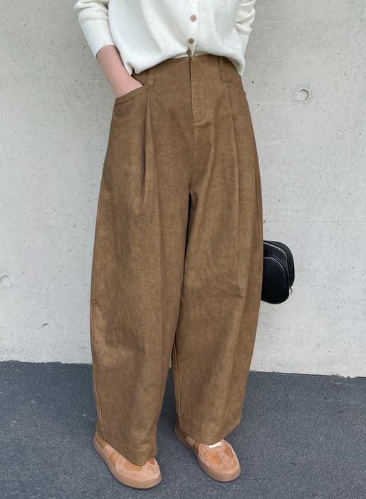 骨格ナチュラルタックワイドパンツ