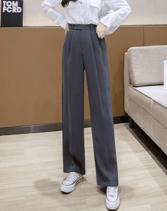 骨格ナチュラルタック入りセンタープレスストレートパンツ